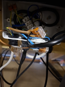 Valve wire connections